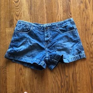 COPY - AE Size 6 Denim Shorts. Like new condition 🦅
